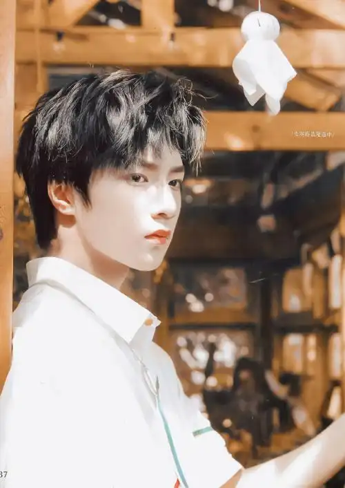 刘耀文打电话的姿势##刘耀文 超绝少年气