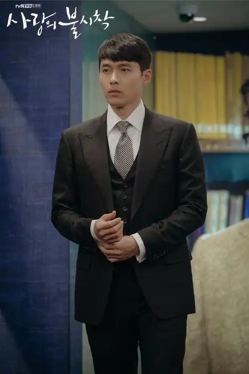 玄彬超话#玄彬爱的迫降#剧照更新这个周六马上就要来啦!期待西装赫赫