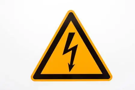 高电压黄色三角警示牌高压危险警示烟雾标志.