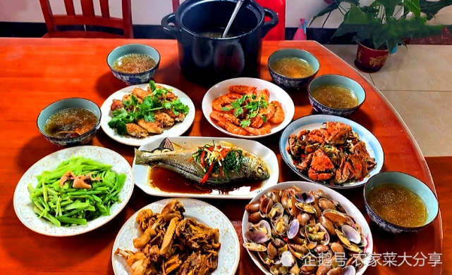 第一天我就学会了这么多,最后全部吃完了,吃完饭光是鸡汤我就喝了6碗