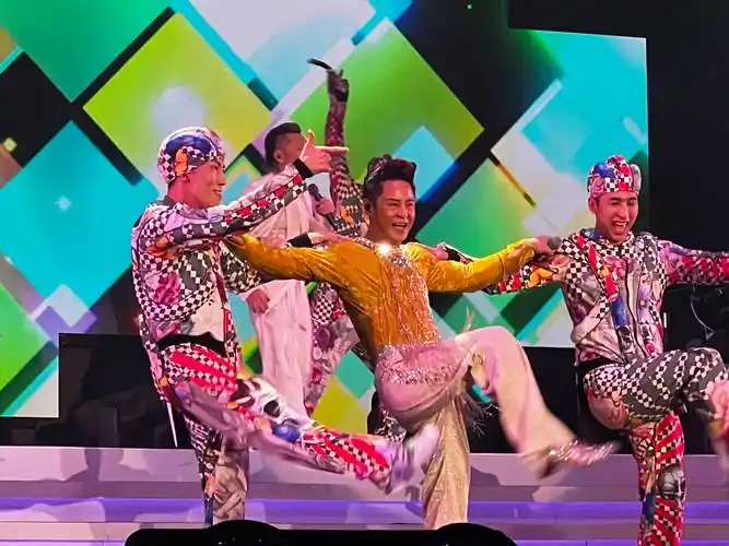 平均57岁草蜢惊艳开唱 3小时劲舞魅力十足_演出_演唱会_三子