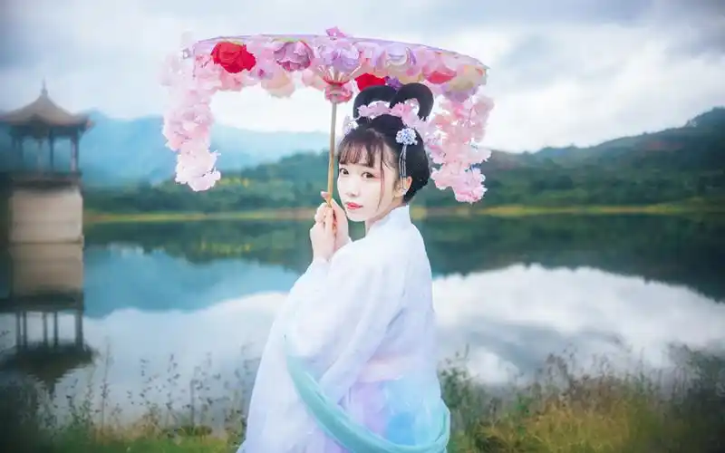 花仙子古装美女梦幻写真桌面壁纸