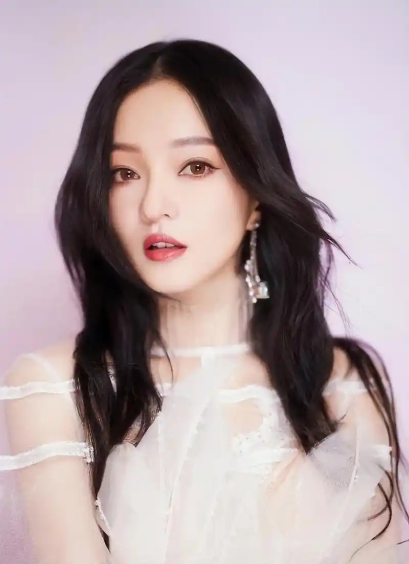 张韶涵于1982年出生于中国的台湾省.1.张韶涵的成长可谓是刻骨铭心.