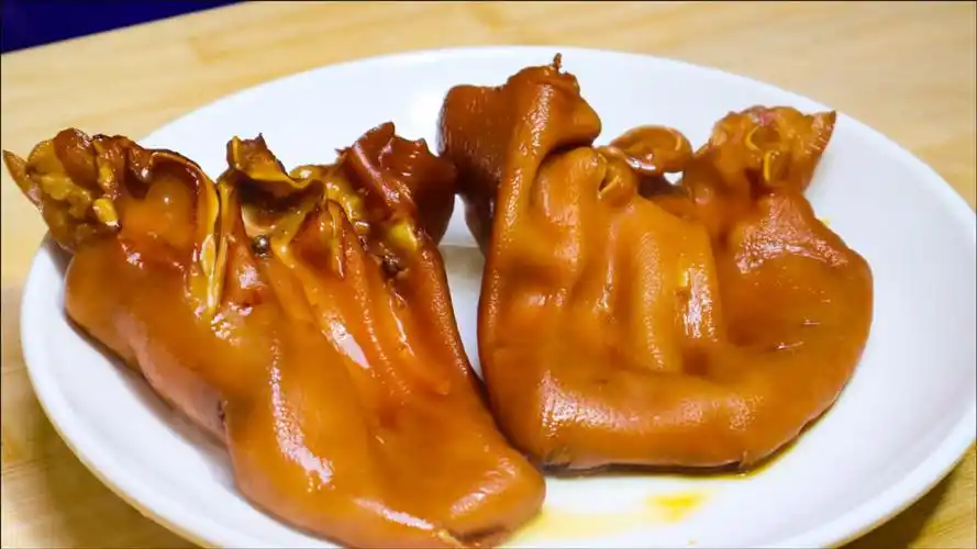 卤猪耳朵,牢记不要直接卤,教你一招,猪耳香脆可口,不腥不臭!