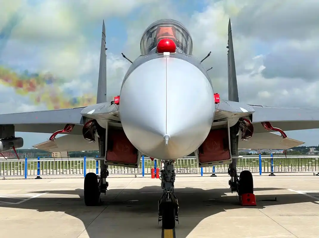 战机欣赏:中国空军 歼-11bg/bgh战斗机