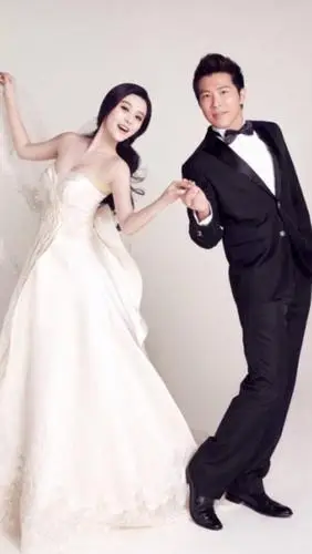 范冰冰黄少祺拍婚纱照全程眼神无交流,网友:不爱怎么拍都别扭!