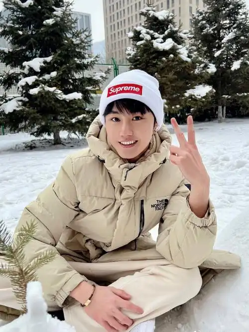 第七名贺美琦表演专业全国女生第九名敖子逸表演专业全国男生第十七