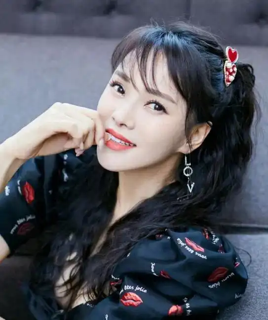 黄圣依看伊能静的表情太爱表现自己的人背后都有这个原因