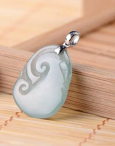 天然翡翠冰种小如意挂件