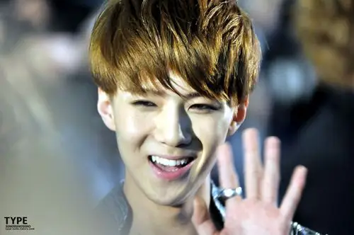 看看世勋欧巴笑起来太萌了