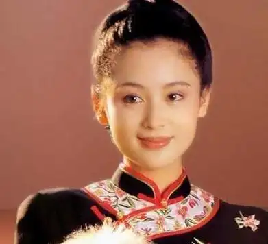 明星曝出的圈中内幕,一个比一个离谱,饭桌陪吃仅是冰山一角罢了|陈红