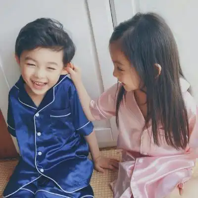 双人小孩子情侣头像 萌娃最近喜欢的人比较多-可爱头像