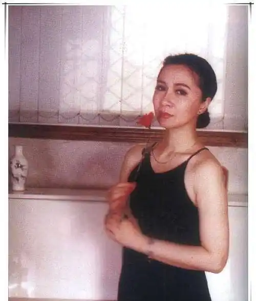 优秀演员蔡明晒近况,60岁脸部僵硬,曾被指"整容上瘾"_表演_小品_观众