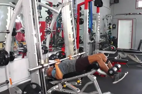 下斜史密斯机卧推