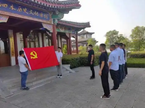 党旗在基层一线高高飘扬