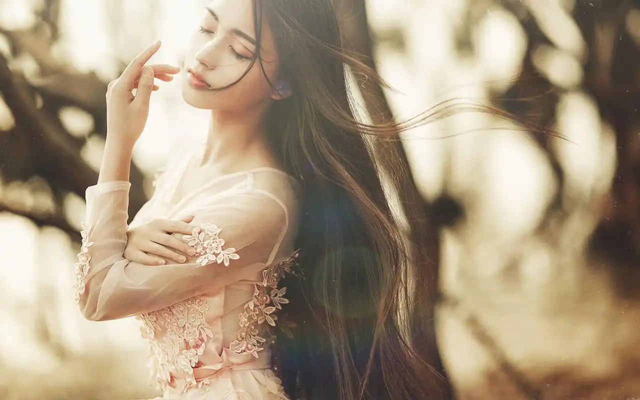 长发美女唯美飘逸迷人写真桌面壁纸