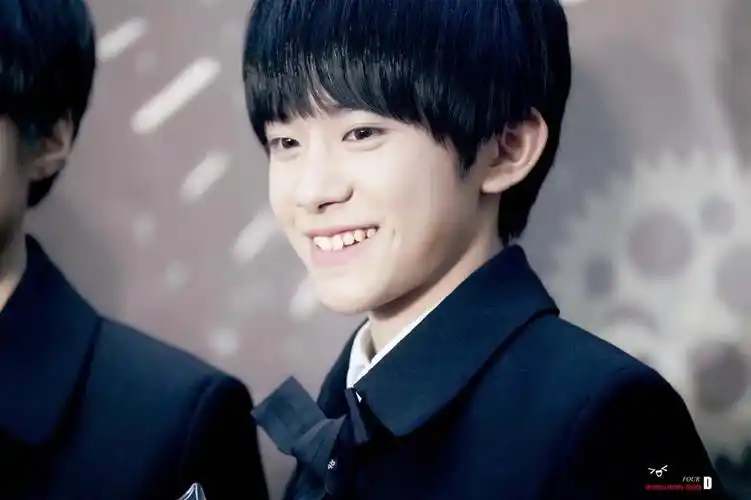 易烊千玺,2000年11月28日出生于湖南省怀化市,中国内地男歌手,演员