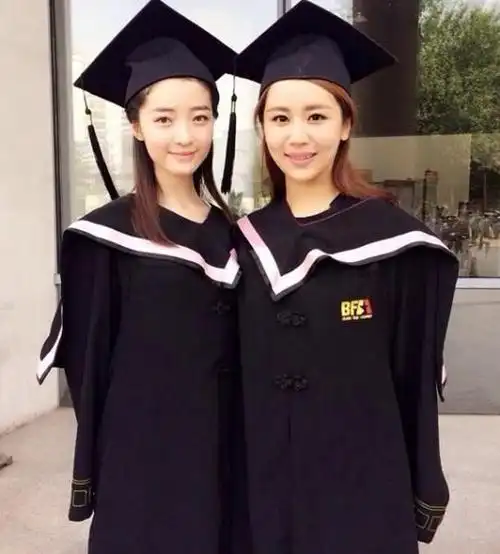 杨紫杨紫张慧雯张娜拉赵薇赵薇赵薇班级合照,好多明星脸啊!