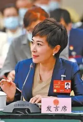 管旭 全国人大代表,辽宁广播电视台新闻中心党委委员,播音主持管理部