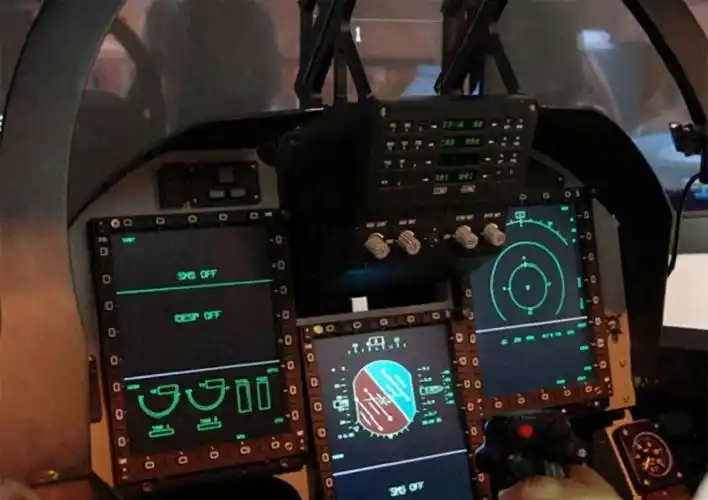 歼10c换上枭龙三批衍射平显 歼10电子系统为何不如枭龙战斗机