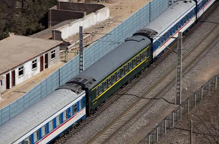 为什么有些火车会有一节绿皮车厢? - 知乎