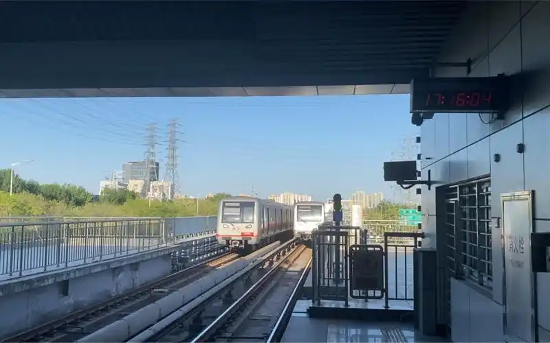 北京地铁一号线不同类型列车上下行进出站