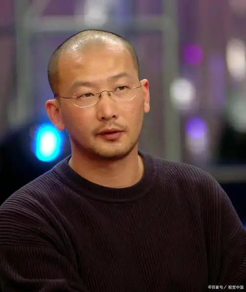 这一天不仅是传统的小年,更是知名导演管虎和他的妻子梁静的结婚纪念