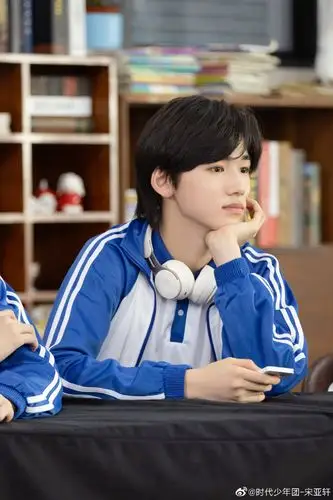 身穿校服的宋亚轩好帅啊,是校草吗 ,期待小宋今晚萌探的表现……_高清