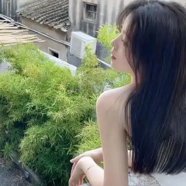 qq女生头像潮流时尚温柔的眼神一看就喜欢的女头