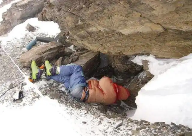 珠穆朗玛峰上有三百多名遇难者遗体,身份明确,为何无人认领?