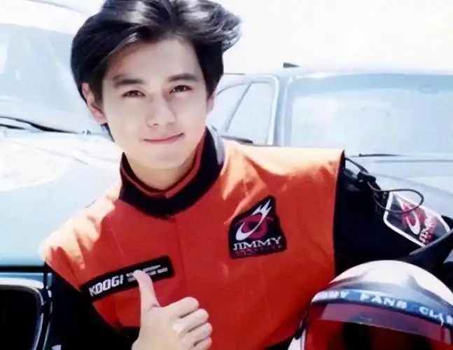 看林志颖年轻时的照片去穿透漫长的时光与曾经的少年相遇