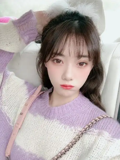 英雄联盟官方美女主持人ig肉鸡女朋友小钰写真美照