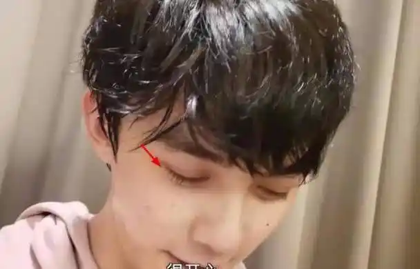 原创吴磊近照堪称睫毛精当镜头贴脸上素颜双眼皮比p的还自然