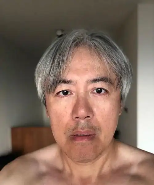 53岁张宇隐退两年模样大变满头白发显沧桑老态状态难比从前