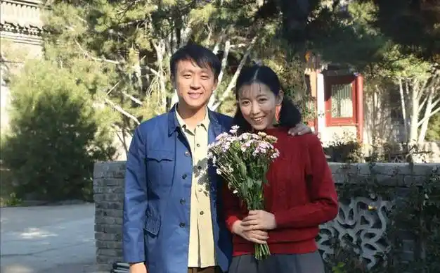 林一达(刘亭作饰)忘记自己当初对发妻朱群英(马灿灿饰)的承诺,有钱有