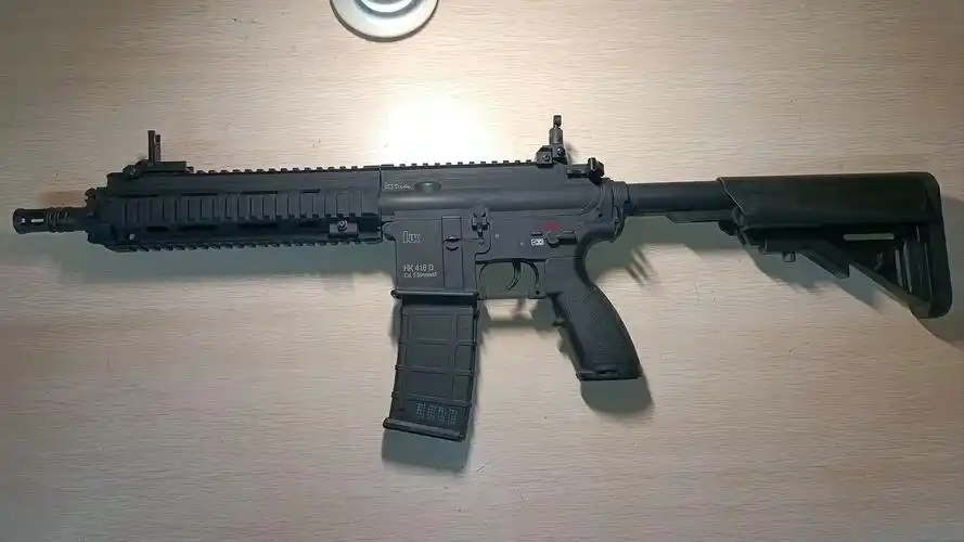 真枪原型为hk416d突击步枪的aeg突击步枪,最初由激趣与ldt wargame