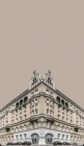 欧式建筑的对称性欧式建筑以其华丽的装饰,精美的造型来达到雍容华