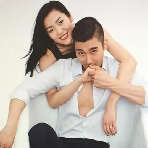 【图】模特刘雯大尺度泳装曝光 崔始源入伍前告白刘雯