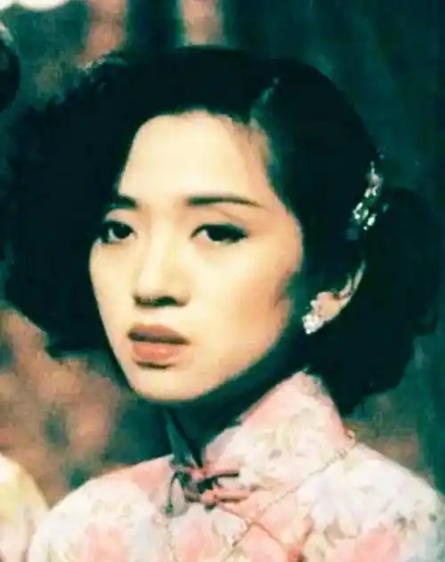 为什么梅艳芳被称为"香港姑娘",她代表着怎样的香港精神?