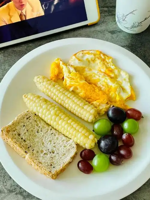 用这个拇指玉米一早做个早餐,真的是营养健康分量又刚好啊,用来做减脂