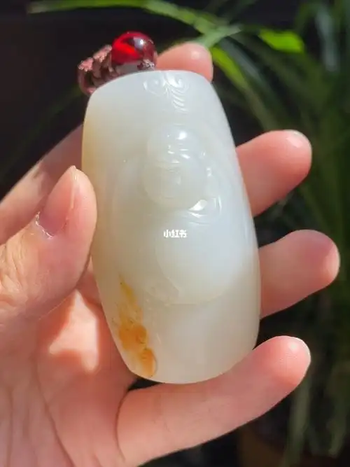 和田玉籽料洒金皮色玉雕手把件大师作品