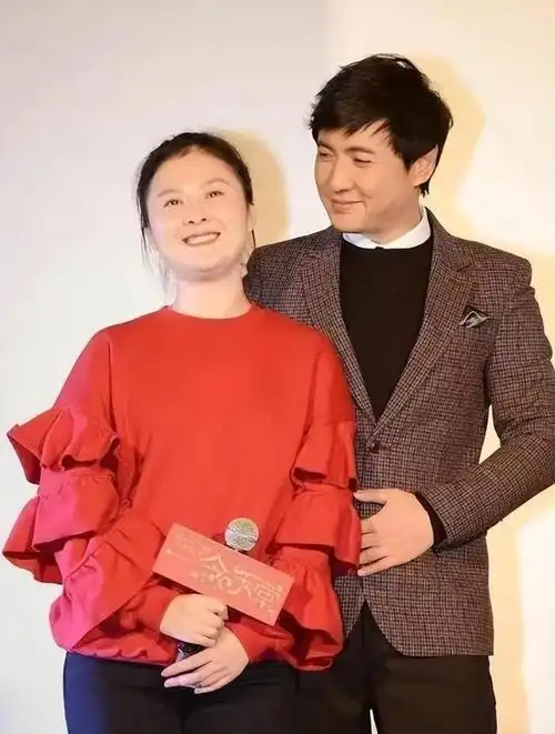 不过不管沈腾当初提出结婚的目的到底是什么,他都已经和王琦结婚7年了