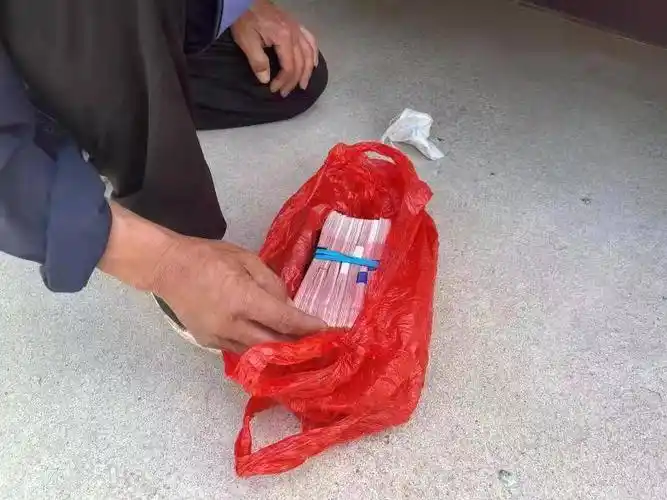 平房着火平谷消防从"火魔"手中抢回五万现金