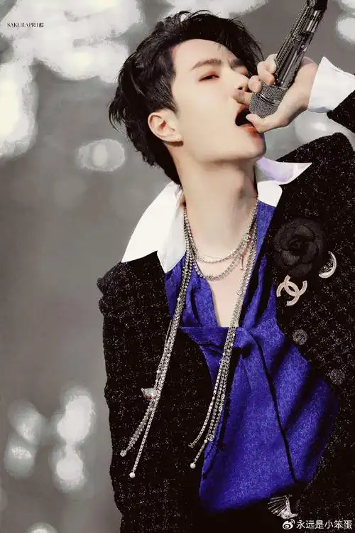 王一博 不是春水初生,春林初盛,春风十里不如你.