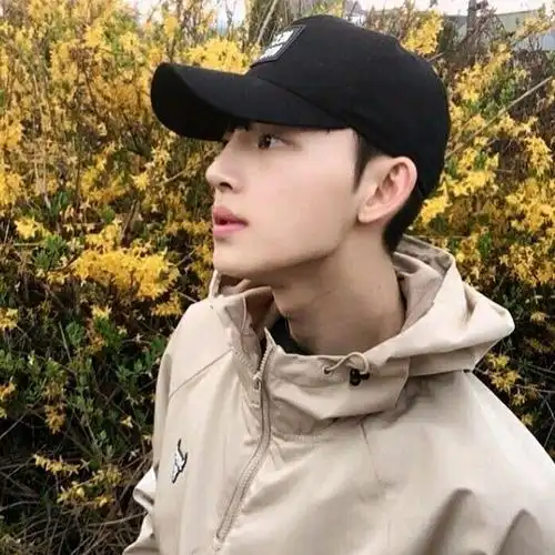 微信阳光清新男生头像