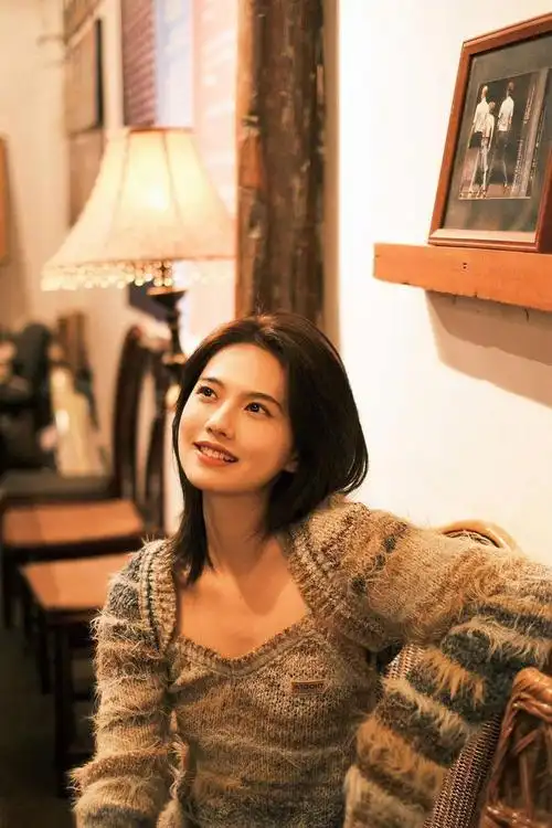 我的天啦,@姜珮瑶 这套胶片写真太好看了……__财经头条