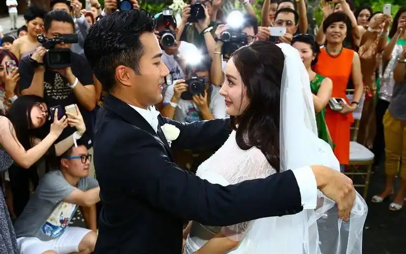 杨幂婚礼现场婚纱照