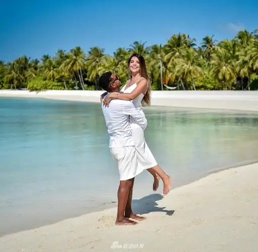 注入能量!阿兰娇妻美腿勾魂献热吻