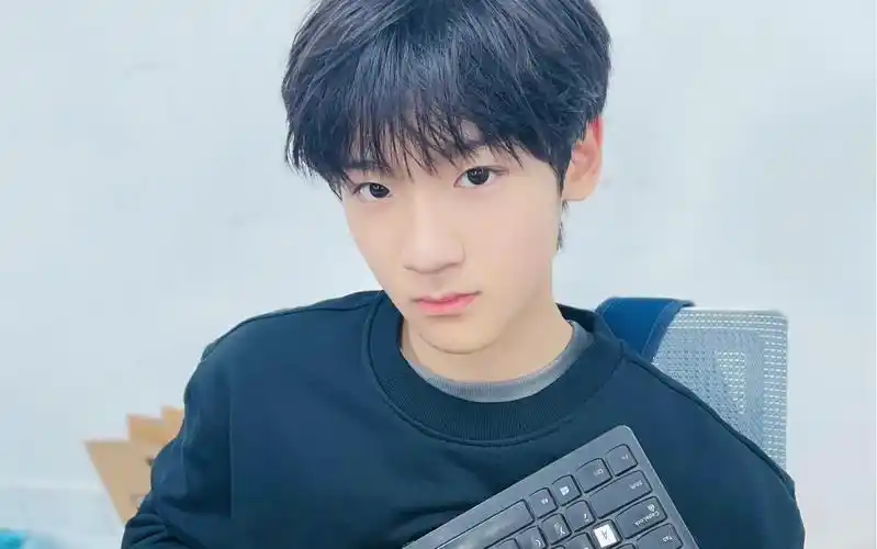 百顺图x张峻豪当百变小顺从图片中走出来