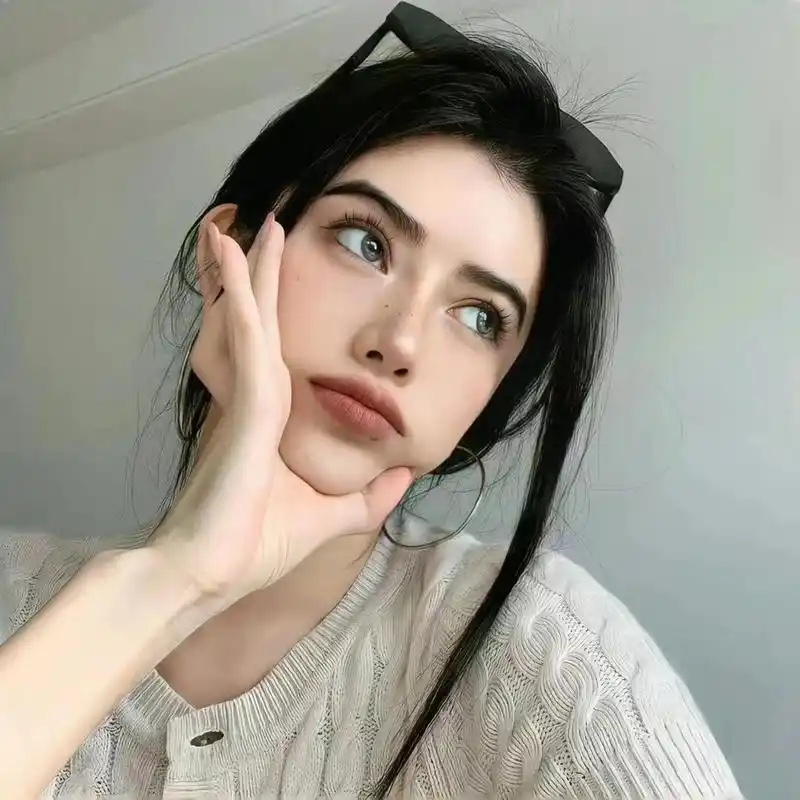 又拽又酷的女生头像